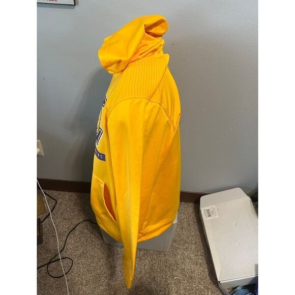 NBA Los Angeles Lakers Men’s XL Yellow Hoodie - Picture 2 of 6